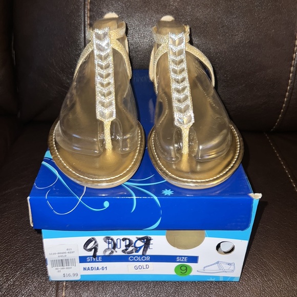 NWT Gold Rouge Sandals - Picture 2 of 4